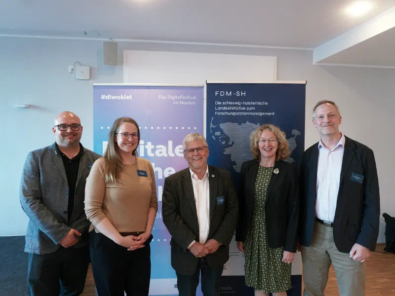 Presenters and organisation of the evening event (from left to right: Benjamin Slowig, Karen Bruhn, Prof. Dr Ralf Ludwig, PD. Dr Bridget Murphy, Thilo Paul-Stüve). Credits, Copyright: FDM.SH; Fotos: Leon Voigt.