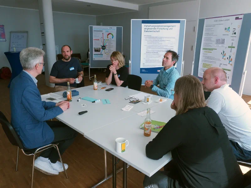 Discussion table at the NFDI workshop. Credits, Copyright: FDM.SH; Fotos: Leon Voigt.