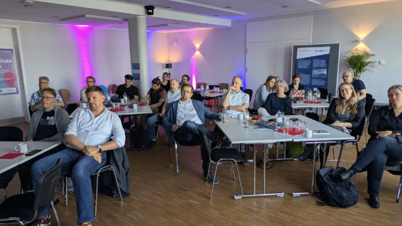 Interessierte Teilnehmende beim Vortrag von Dr. Jan Rohden. (Foto: Esther Thelen)