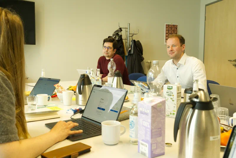 Im Mittelpunkt stand der intensive Austausch darüber, wie sich bestehende Strukturen, Erfahrungen und Angebote im Norden besser miteinander verzahnen lassen. Foto: FDM.SH